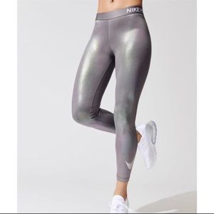 Nike Pro Crop Tights in Gunsmoke Metallic